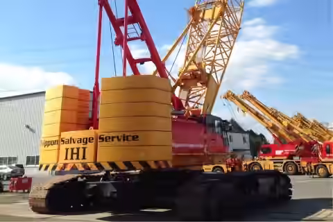 クローラークレーンの作業風景写真（1枚目）